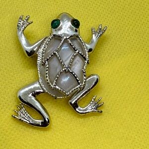 EUC Vintage Silver Frog Mother of Pearl Brooch with Green Eyes